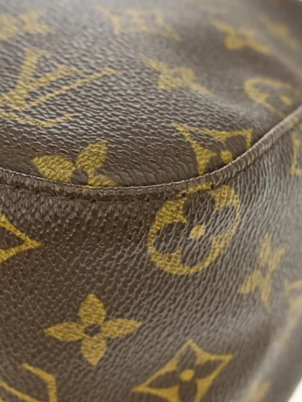 LOUIS VUITTON LOOPING MM HANDBAG